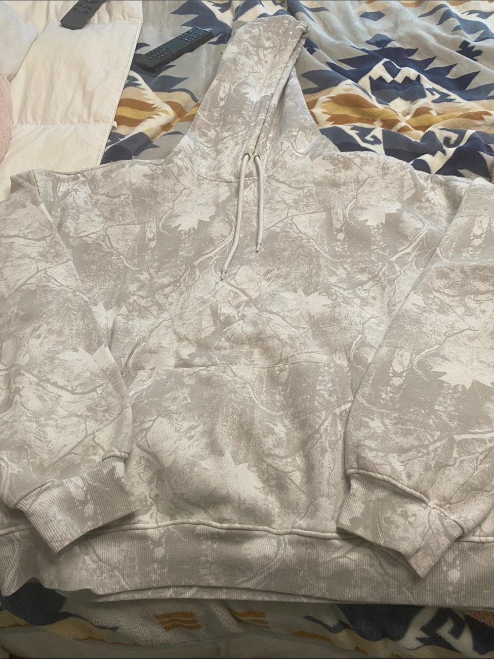 Light camo semi crop hoodie